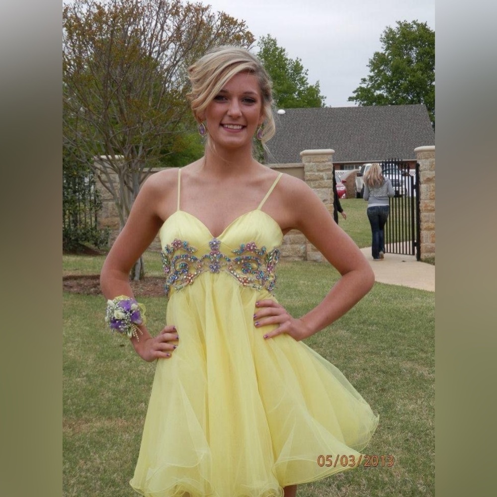 Super fun Yellow Sherri Hill Prom / Formal Bubble Dress